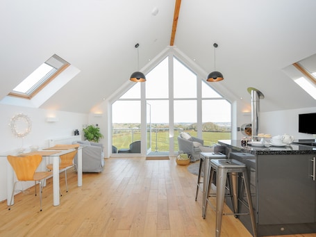 Fridge, dishwasher, electric kettle, toaster. Spires