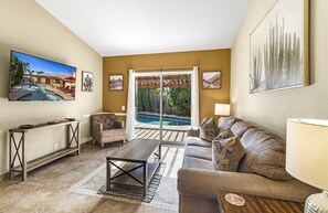 Smart TV, chimenea y videojuegos 