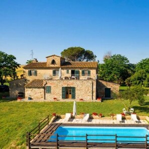 Exterior - Spacious villa Tuscany, Lajatico, Nr Pisa (Lajatico)