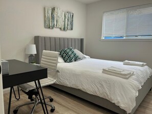 5 habitaciones, tabla de planchar con plancha, wifi y ropa de cama 