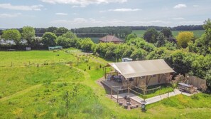 Property grounds - Luna & Hera - a Luxury Vintage Glamping Experience! (Little Witley)