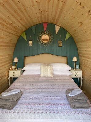 3 bedrooms, in-room safe, bed sheets, wheelchair access