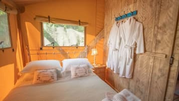 3 bedrooms, in-room safe, bed sheets, wheelchair access