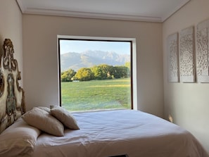 5 bedrooms, WiFi, bed sheets