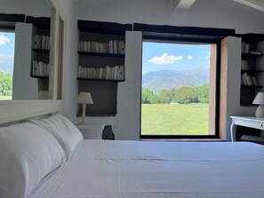 5 bedrooms, WiFi, bed sheets