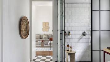 BAUHAUS ONE BEDROOM SUITE | Bathroom | Shower, hydromassage showerhead, free toiletries, hair dryer