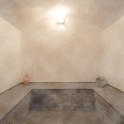 Couples treatment room(s), sauna, hot tub, steam room, aromatherapy