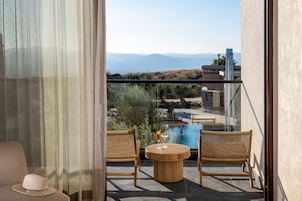 POOLVIEW UPPER FLOOR | 客房景观