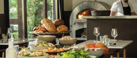 Colazione a buffet inclusa, servita tutte le mattine