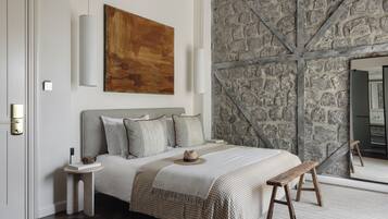 Egyptian cotton sheets, premium bedding, minibar, individually decorated