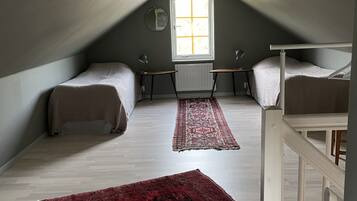 House | 3 bedrooms, premium bedding, iron/ironing board, free WiFi