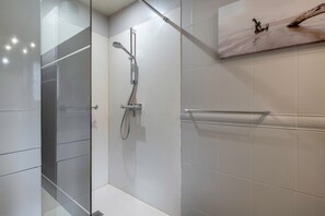 Douche, séchoir à cheveux