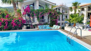 80-cm flat-screen TV with satellite channels, TV, heated floors