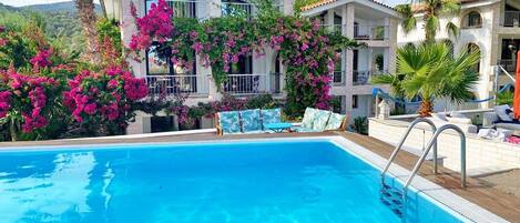 80-cm flat-screen TV with satellite channels, TV, heated floors