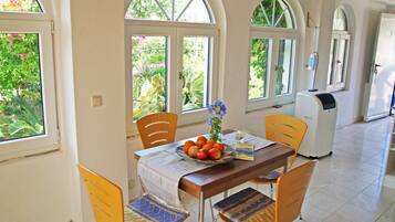 80-cm flat-screen TV with satellite channels, TV, heated floors