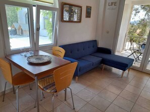 80-cm flat-screen TV with satellite channels, TV, heated floors