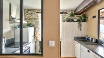 Réfrigérateur, micro-ondes, four, lave-vaisselle