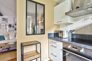 Réfrigérateur, micro-ondes, four, lave-vaisselle