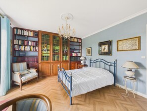 4 bedrooms, iron/ironing board, free WiFi