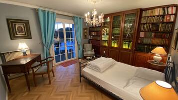 4 slaapkamers, een strijkplank/strijkijzer, gratis wifi