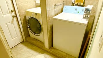 Basic Double Room | Iron/ironing board, free WiFi