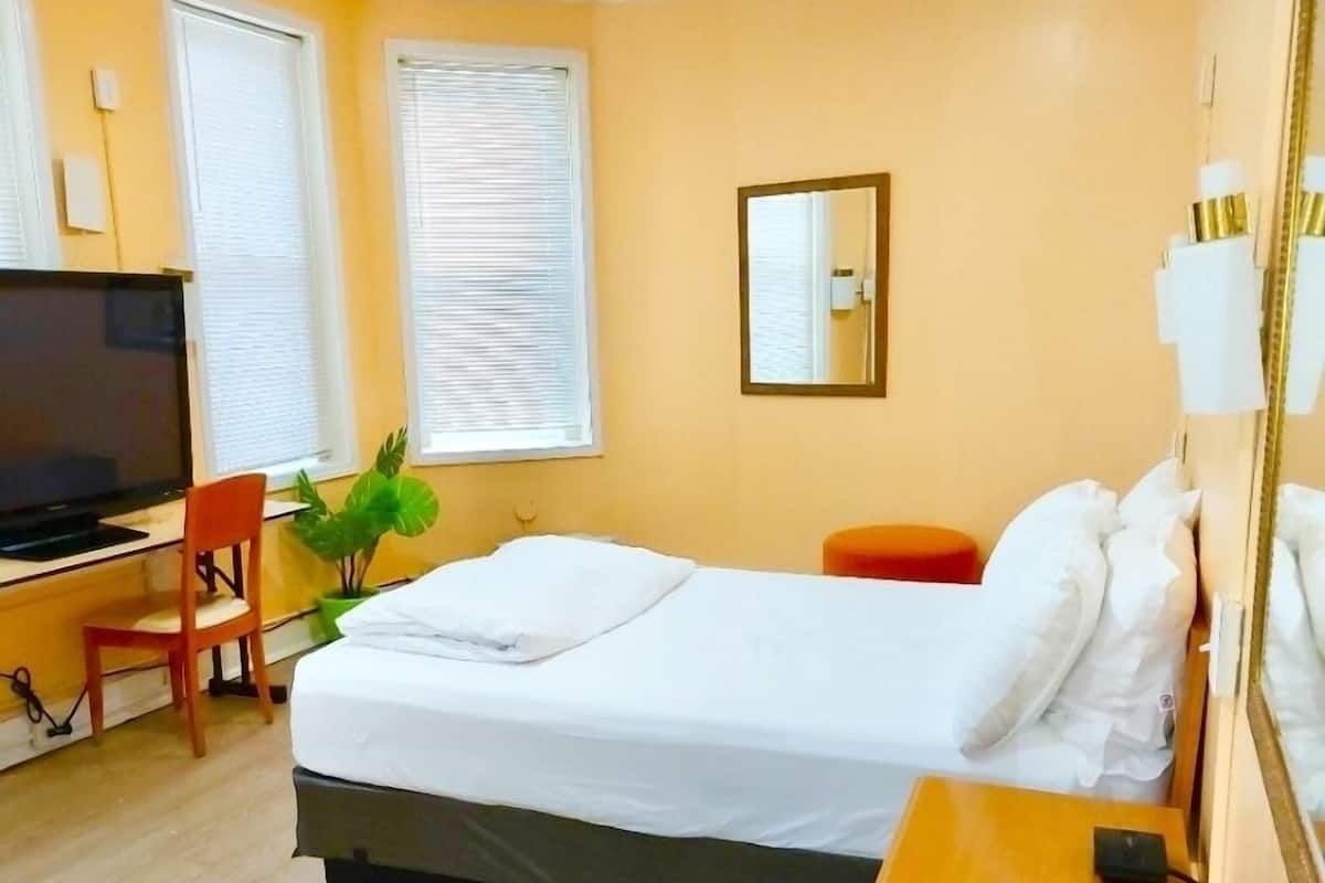 Basic Double Room | Iron/ironing board, WiFi (free)