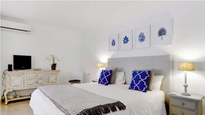 2 Schlafzimmer, Schreibtisch, Bügeleisen/Bügelbrett, Reisekinderbett