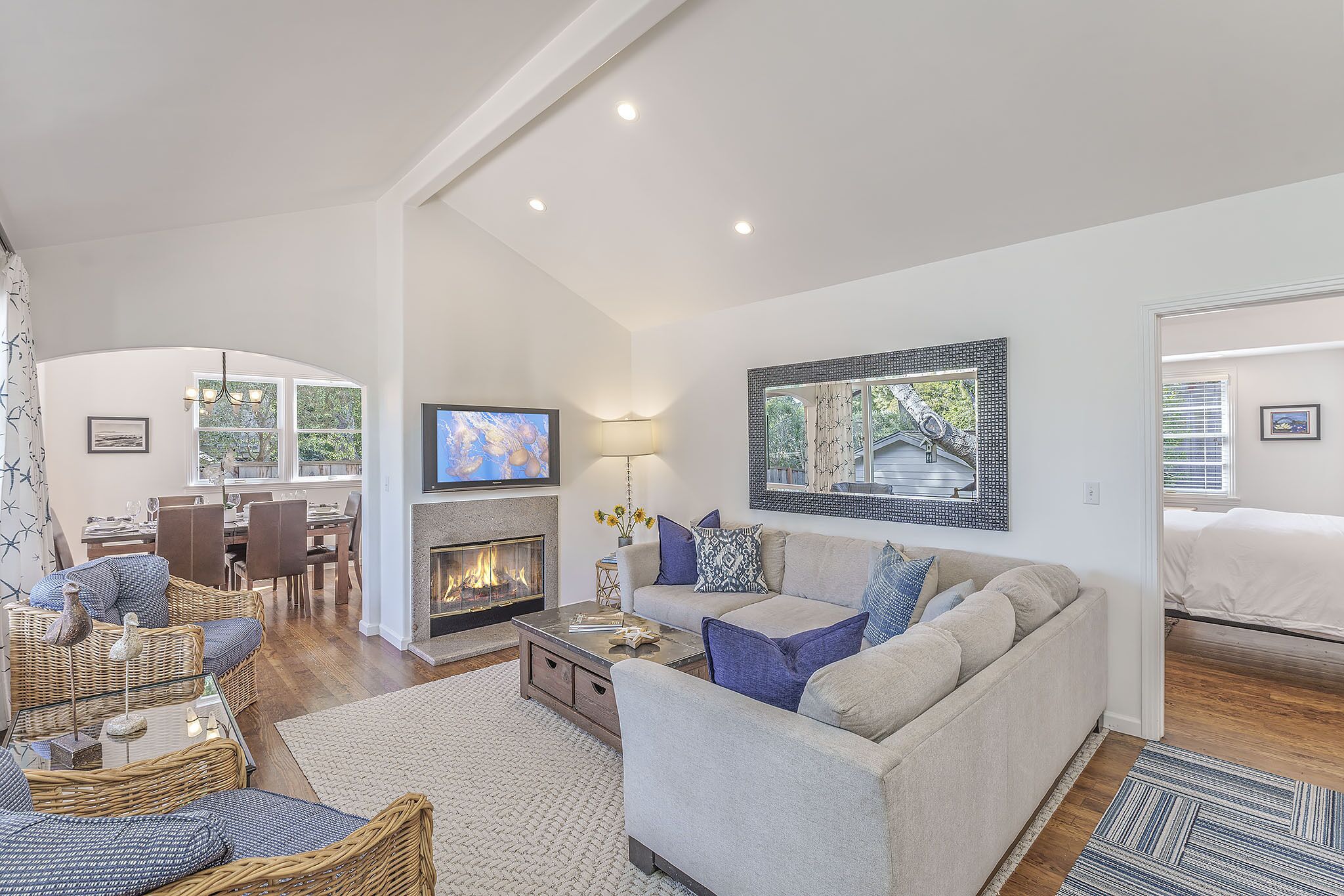 3889 Enchanted Forest - Updated Home Near Carmel Mission and Mission Trail