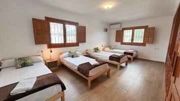 6 bedrooms, WiFi, bed sheets