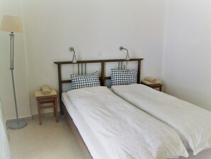 2 bedrooms, free WiFi, bed sheets - 3-room House With Sea View (Ierapetra)
