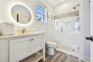 Shower - Welcome to Boomerang! (St. George Island)