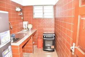 雪櫃、焗爐、攪拌機、廚房用具/餐具/器皿