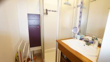 Douche, sĂšche-cheveux