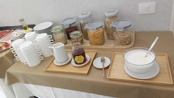 Desayuno buffet (EUR 7.50 por persona)