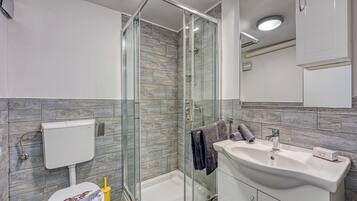 Family Apartment, Multiple Bedrooms (Bumblebee Apartment with Garden) | Bathroom | Shower, hair dryer, towels, soap
