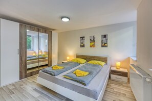 1 bedroom, iron/ironing board, free WiFi, bed sheets