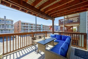 Outdoor dining - Easy Access to Sand, Sun + Surf (Ocean City)