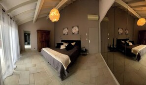 6 slaapkamers, een strijkplank/strijkijzer, reisbedje, wifi