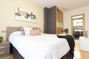 2 bedrooms, iron/ironing board, travel cot, free WiFi - Apto.ElFaro - Gran Terraza, Piscina, Playa 3min (Villanueva y Geltrú)