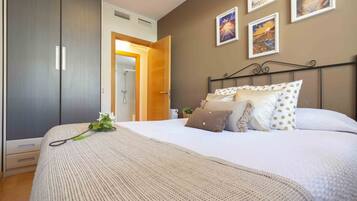2 chambres, fer et planche à repasser, lit parapluie, Wi-Fi gratuit