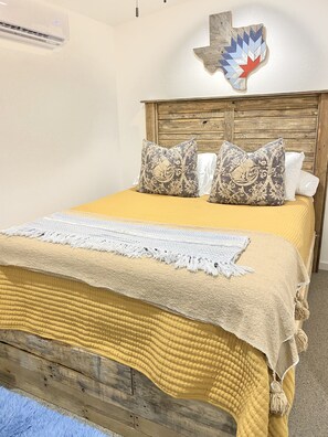 1 bedroom, desk, iron/ironing board, free WiFi