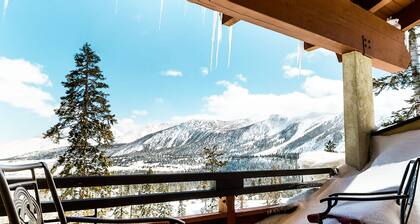 Deluxe Home, Great Views! Private Gas Grill & Washer/Dryer, Near Lakes Basin