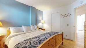 4 عدّة غرف نوم وواي فاي مجانًا وملاءات أسرّة