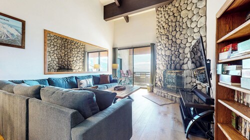 Ski-In/Ski-Out, Deluxe, Wash/Dryer, Wood Burning Fireplace & Stunning Views