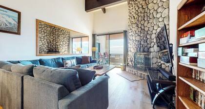 Ski-In/Ski-Out, Deluxe, Wash/Dryer, Wood Burning Fireplace & Stunning Views