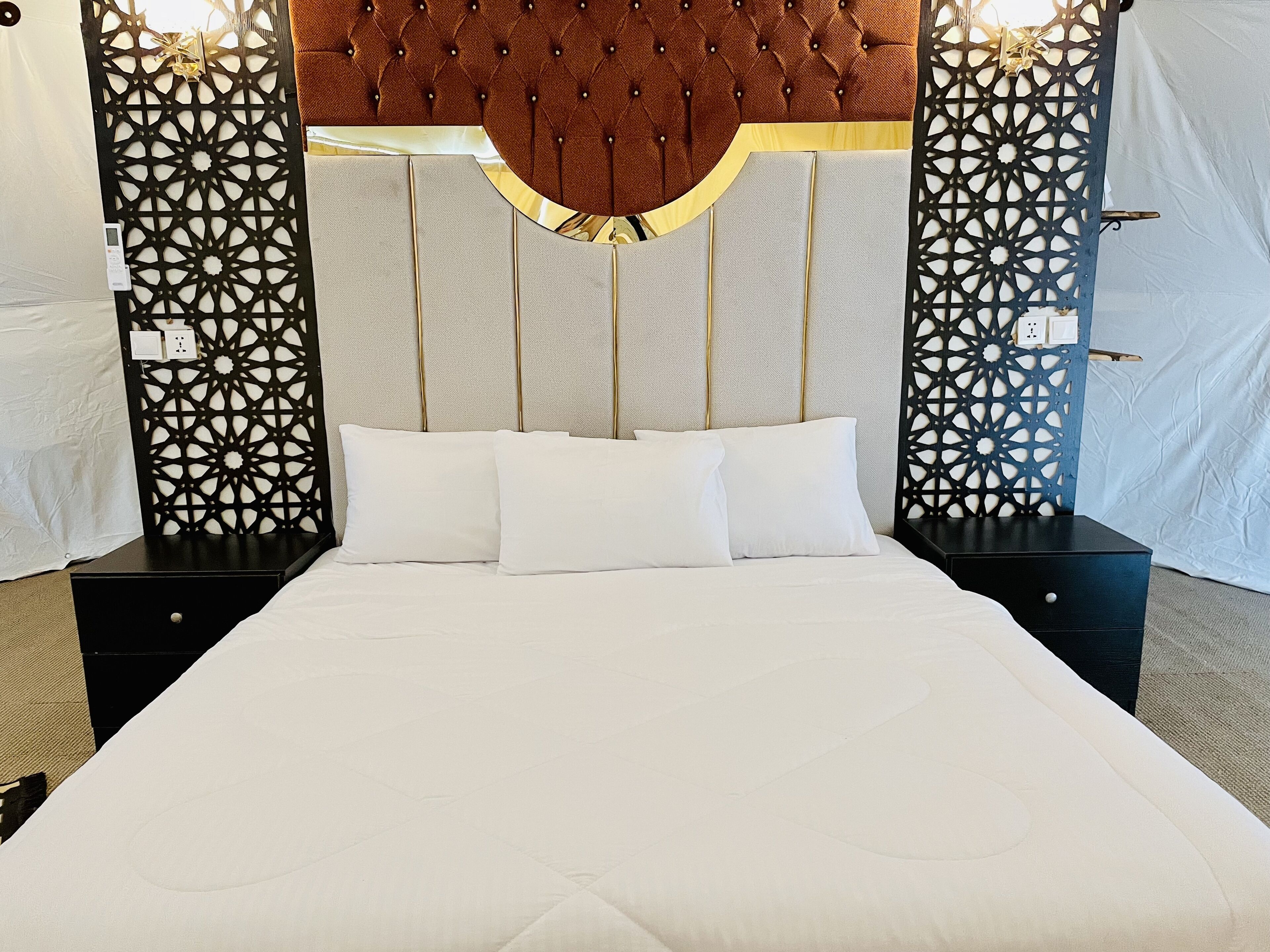 Egyptian cotton sheets, premium bedding, down comforters, WiFi (free)