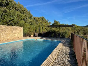 Piscina a l'aire lliure i piscina climatitzada 