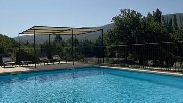 Piscine extérieure, piscine chauffée