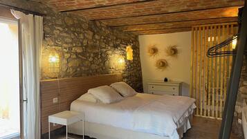 4 chambres, bureau, fer et planche Ă repasser, lit parapluie