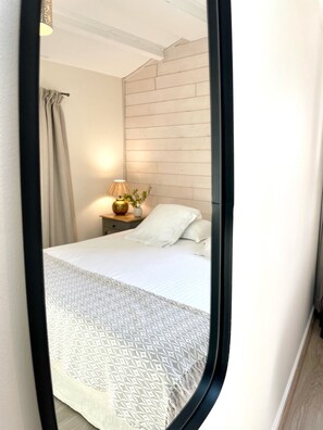 3 Schlafzimmer, Schreibtisch, Bügeleisen/Bügelbrett, Reisekinderbett